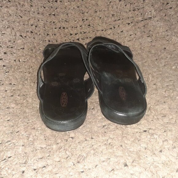 KEEN-Black Leather Sandals-Cut-Out-5488-Mini Wedge-Sz 10-Excellent - Picture 5 of 7